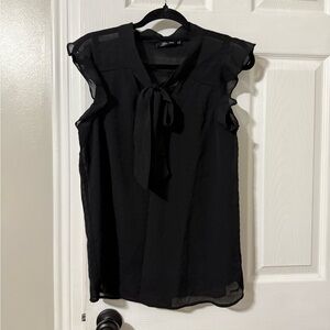 Doe & Rae Black Ruffled Tie Front Blouse